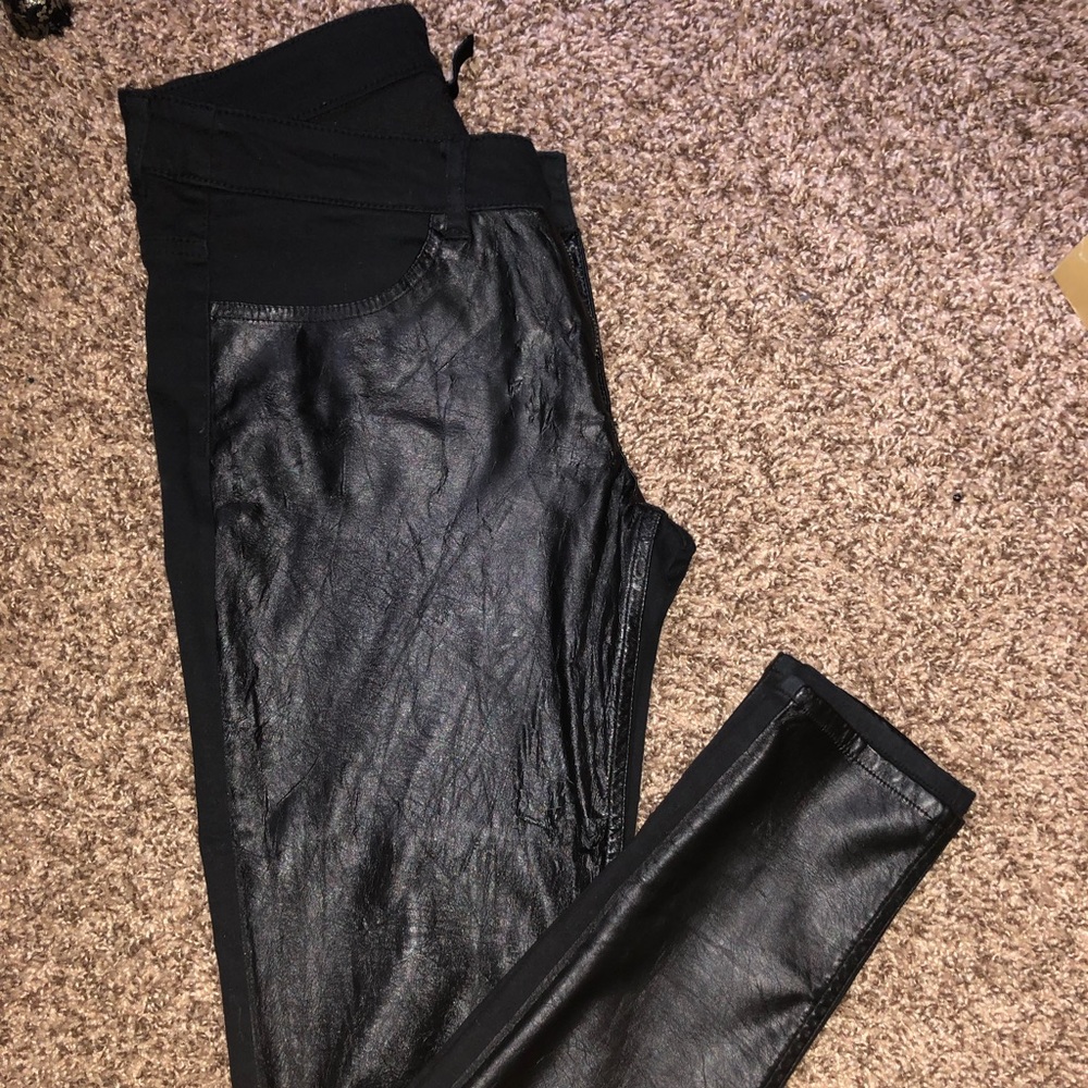 DIVIDED black pants